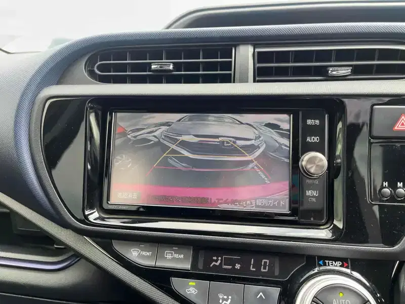 TOYOTA AQUA S Image 9