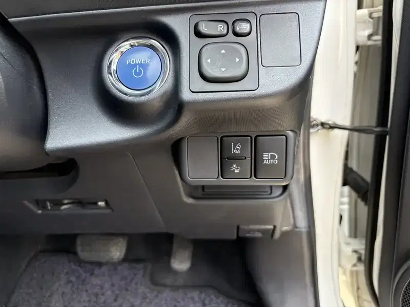TOYOTA AQUA CROSSOVER Image 5