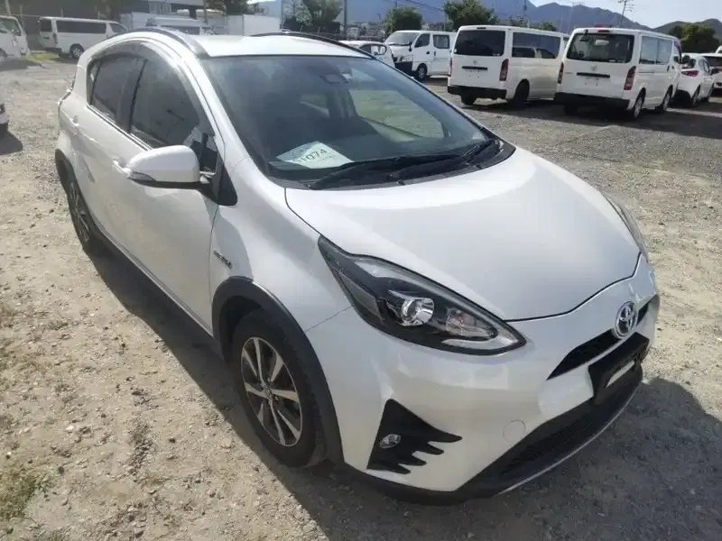 TOYOTA AQUA CROSSOVER Image 1