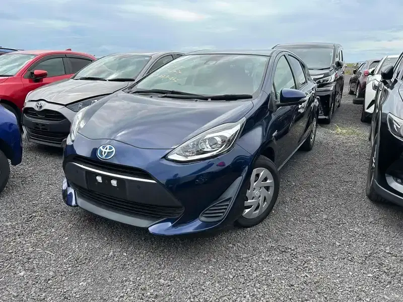 TOYOTA AQUA S STYLE BLACK Image 1