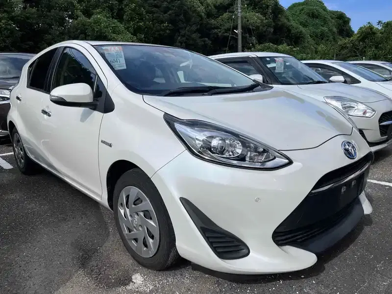 TOYOTA AQUA S STYLE BLACK Image 1