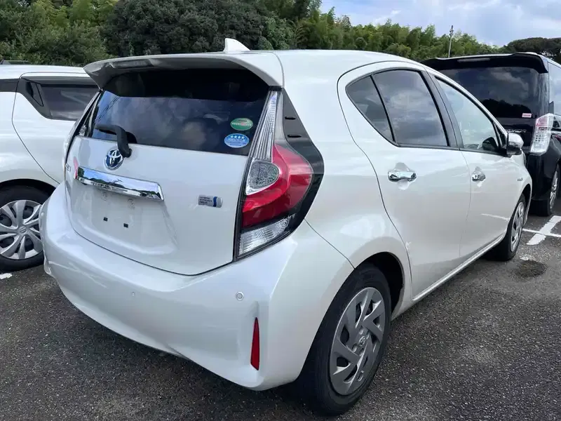TOYOTA AQUA S STYLE BLACK Image 2
