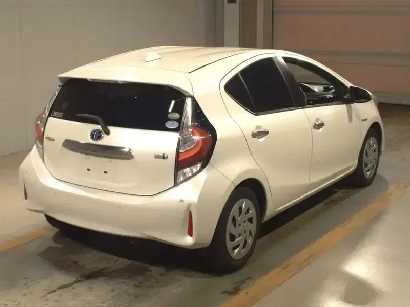 TOYOTA AQUA S STYLE BLACK Image 4