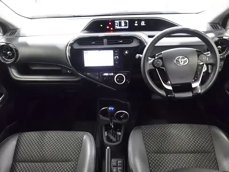 TOYOTA AQUA CROSSOVER Image 5