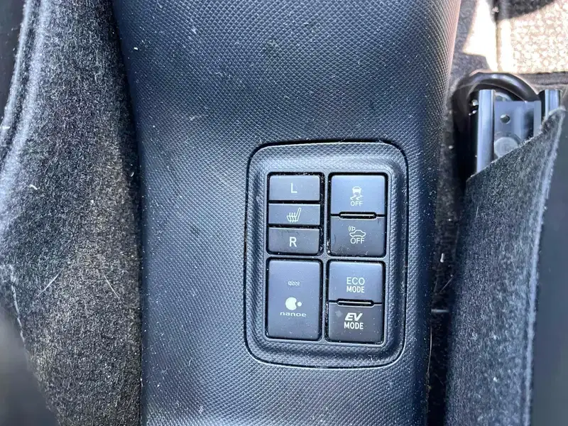 TOYOTA AQUA CROSSOVER Image 17