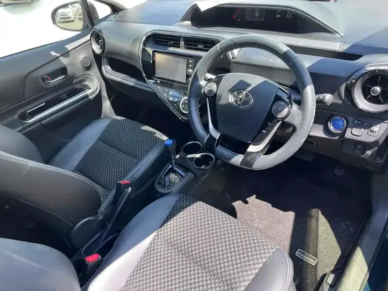 TOYOTA AQUA CROSSOVER Image 11