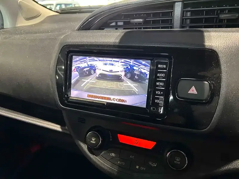 TOYOTA VITZ HYBRID F Image 13