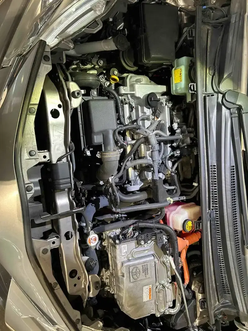 TOYOTA VITZ HYBRID F Image 19