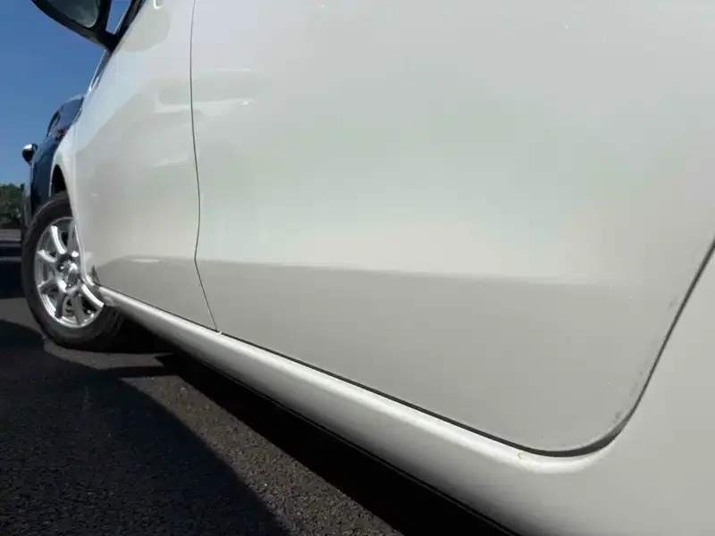 TOYOTA VITZ HYBRID F Image 8