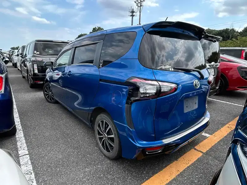 TOYOTA SIENTA HYBRID G Image 2