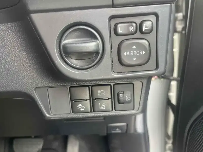 TOYOTA COROLLA AXIO HYBRID Image 7