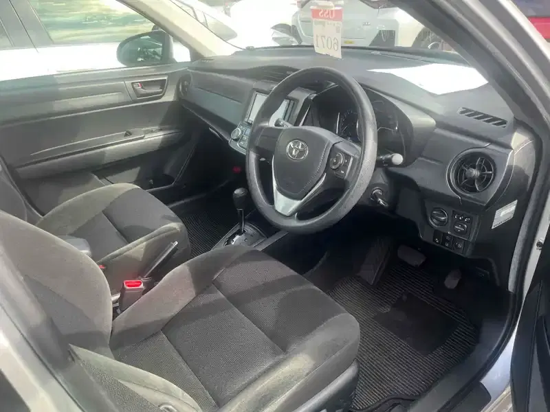 TOYOTA COROLLA AXIO HYBRID Image 3