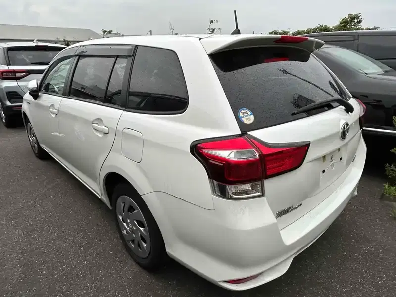 TOYOTA COROLLA FIELDER HYBRID EX Image 2