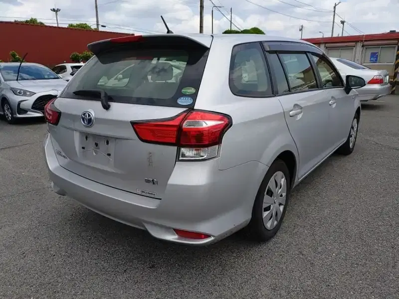 TOYOTA COROLLA FIELDER HYBRID Image 2