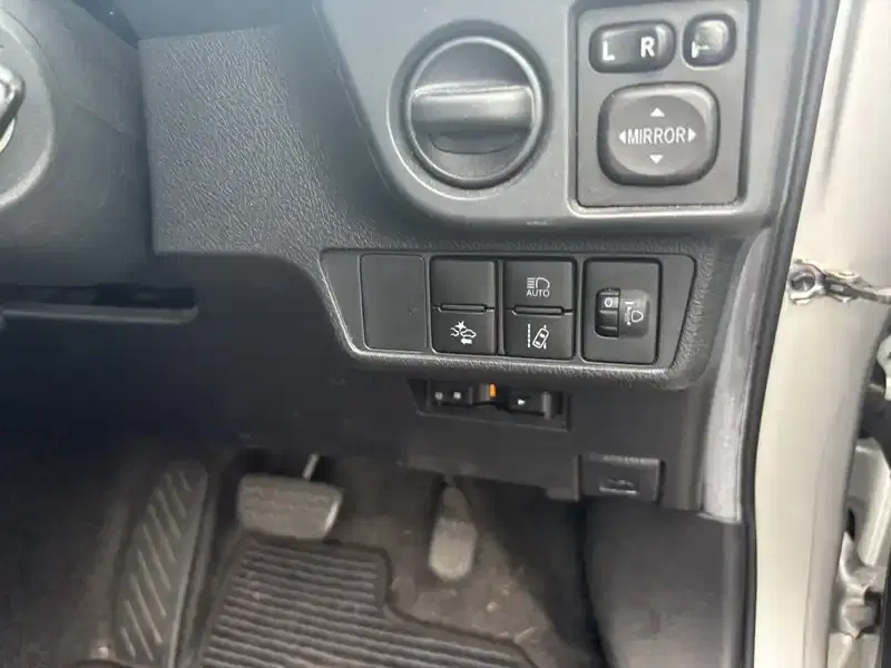 TOYOTA COROLLA FIELDER HYBRID Image 5