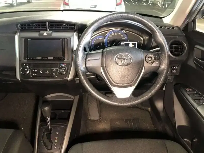 TOYOTA COROLLA FIELDER HYBRID EX Image 6