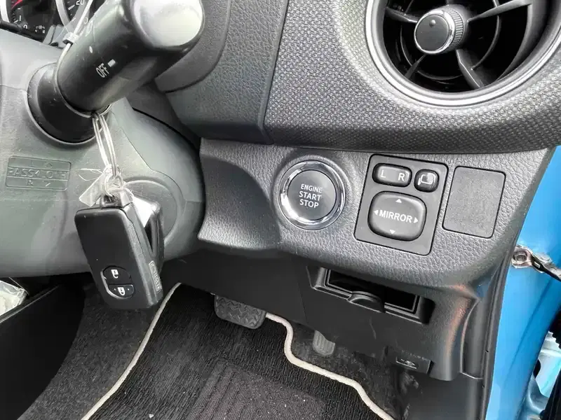 TOYOTA VITZ 1.3F LED EDITION Image 13