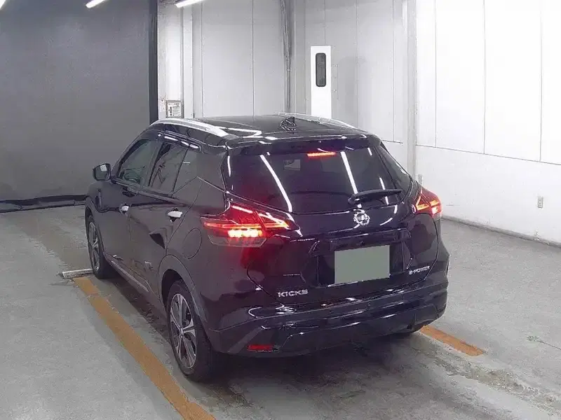 NISSAN KICKS X Image 2