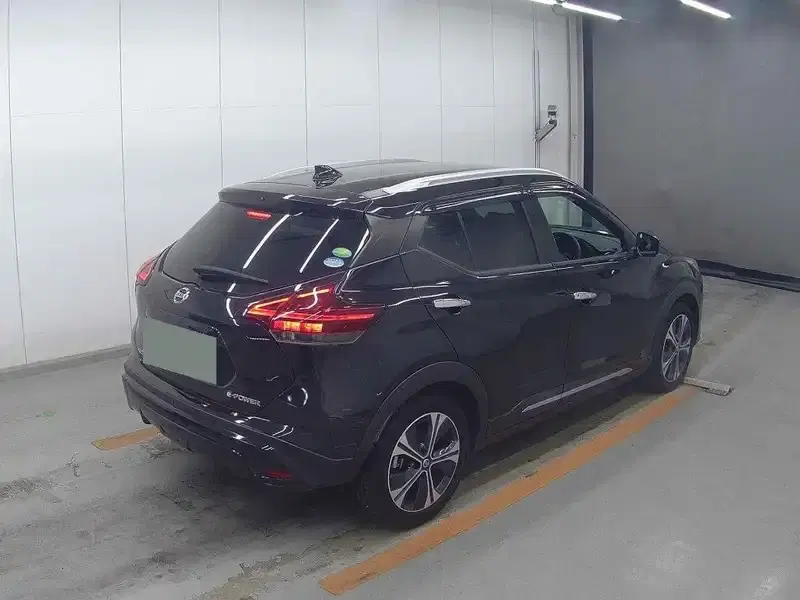 NISSAN KICKS X Image 4