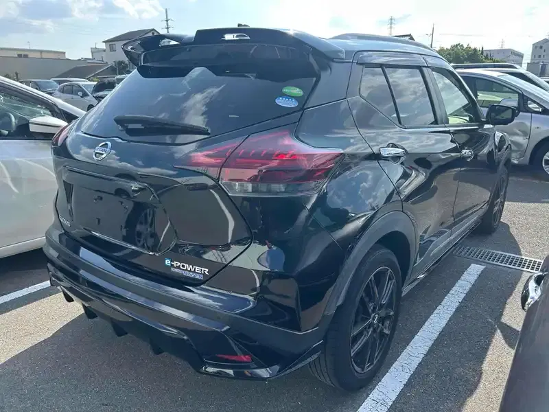 NISSAN KICKS X Image 2
