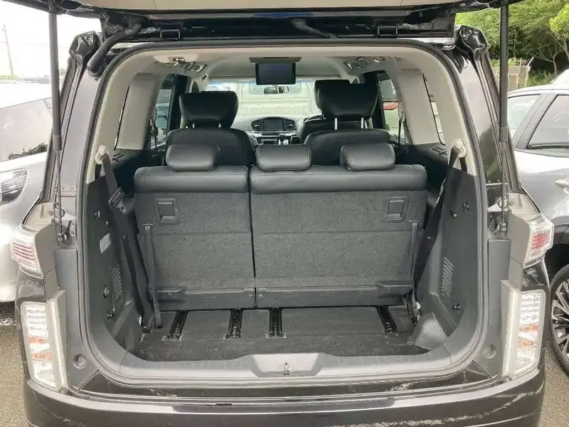 NISSAN ELGRAND 250 HIGHWAY STAR S Image 9