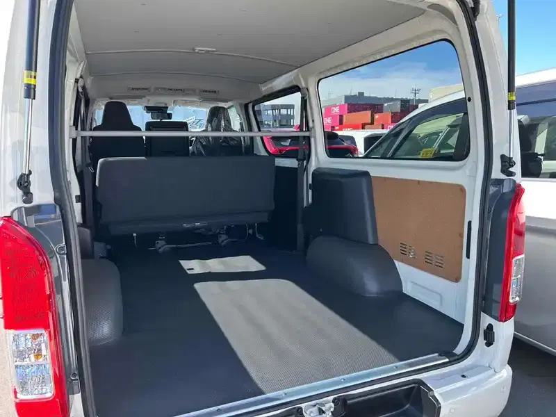 TOYOTA HIACE VAN LONG DX GL PACKAGE Image 13
