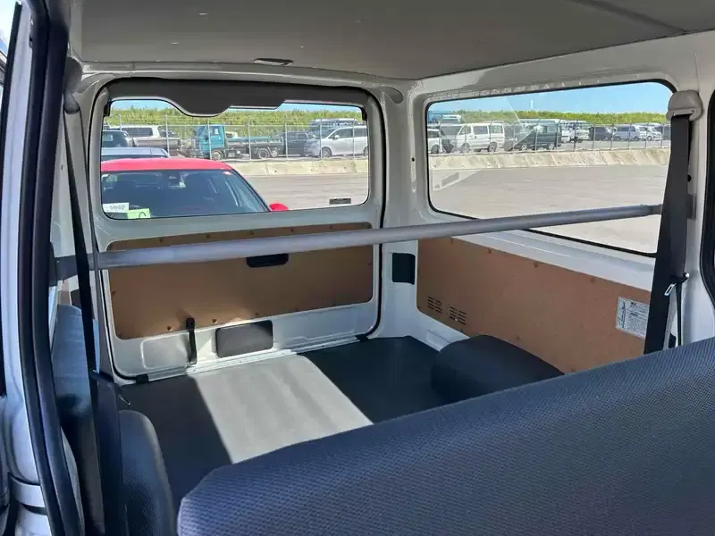 TOYOTA HIACE VAN LONG DX GL PACKAGE Image 8
