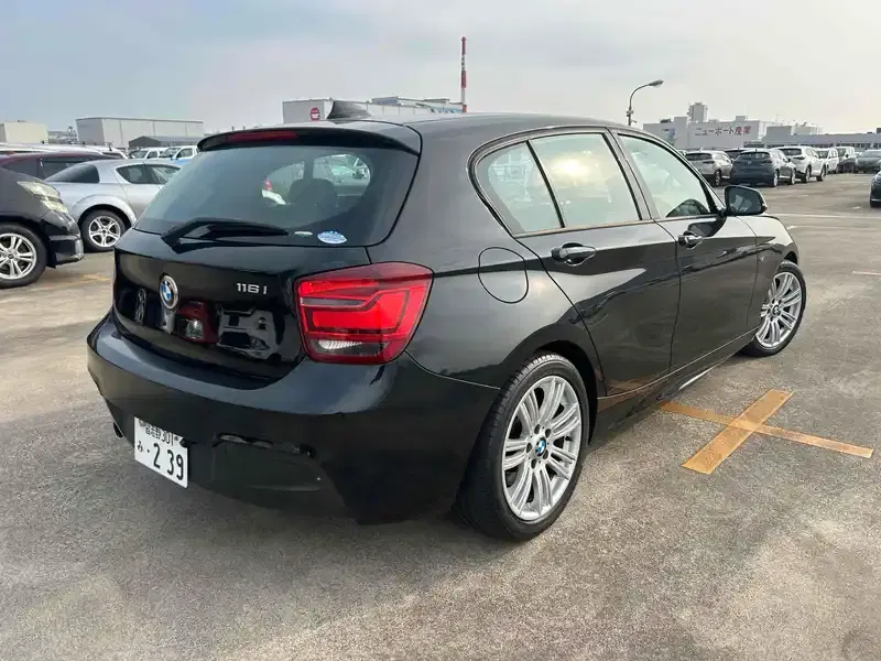 BMW 1-SERIES 116I M SPORTS Image 2