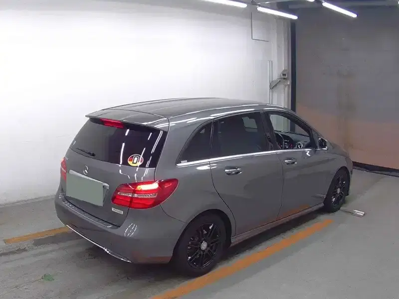MERCEDES BENZ B-CLASS B180 RADAR SAFETY PKG Image 5