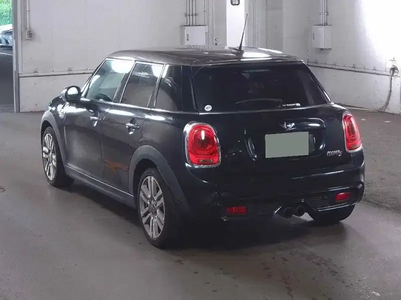 MINI 5D COOPER S SEVEN Image 4