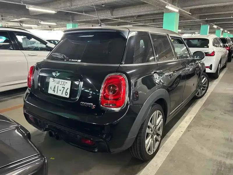 MINI 5D COOPER S SEVEN Image 2