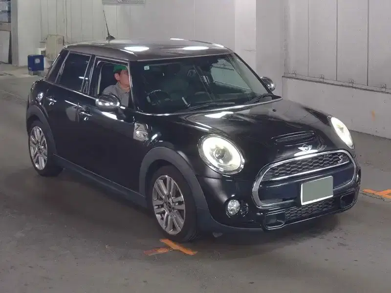 MINI 5D COOPER S SEVEN Image 3