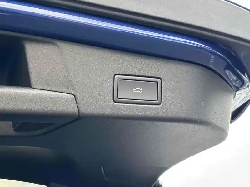 VOLKSWAGEN ID.4 PRO LAUNCH EDITION Image 10