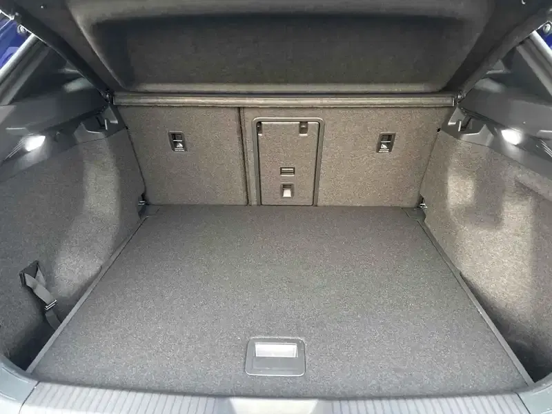 VOLKSWAGEN ID.4 PRO LAUNCH EDITION Image 9
