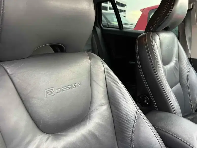 VOLVO V60 T4 R-DESIGN Image 8