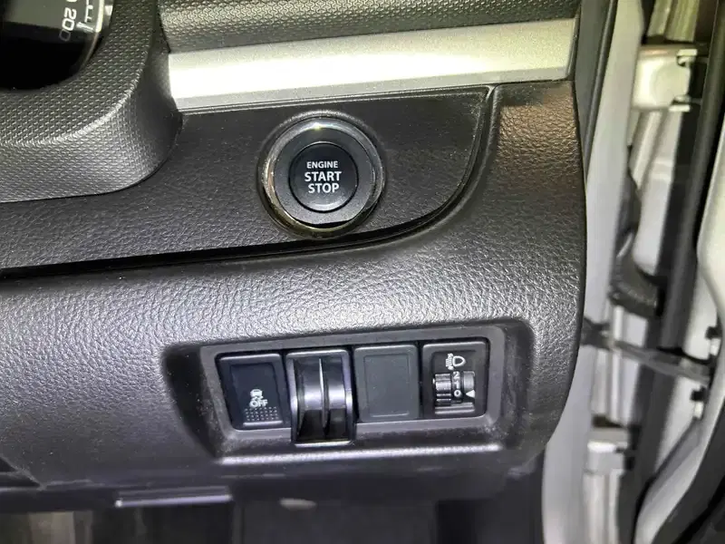 SUZUKI SWIFT XG Image 6