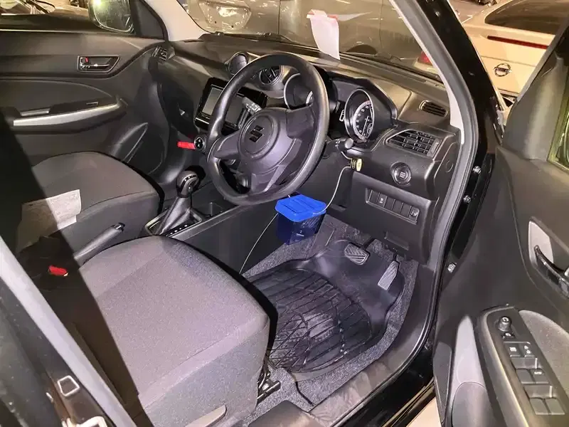 SUZUKI SWIFT 5D XG LIMITED Image 9
