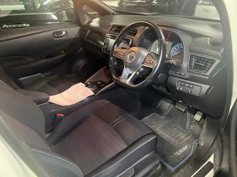 NISSAN LEAF X 10 THOUSAND UNITS MEMORIAL C Image 21