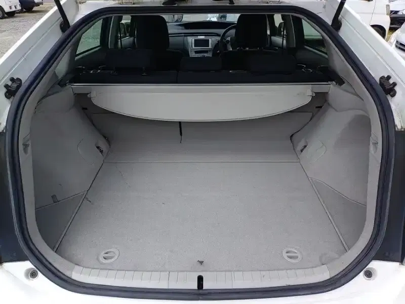 TOYOTA PRIUS S Image 8