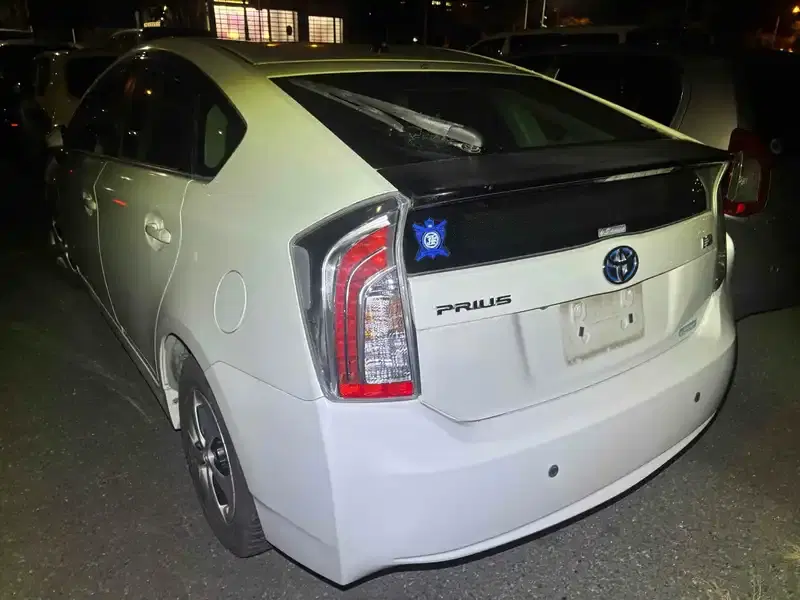 TOYOTA PRIUS S Image 10