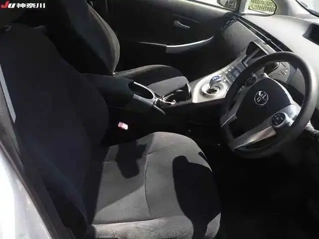 TOYOTA PRIUS S Image 8