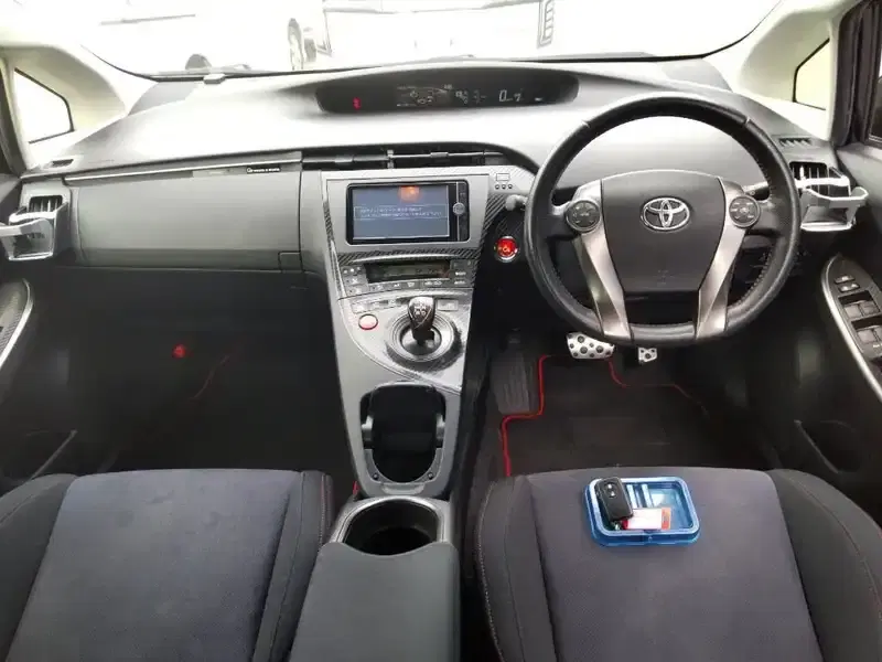 TOYOTA PRIUS 5D S TOURING SELECTION G'S Image 5