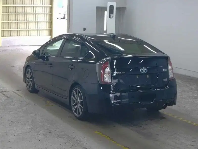 TOYOTA PRIUS 5D S TOURING SELECTION G'S Image 4