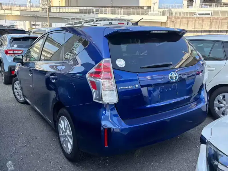 TOYOTA PRIUS G ALPHA Image 2