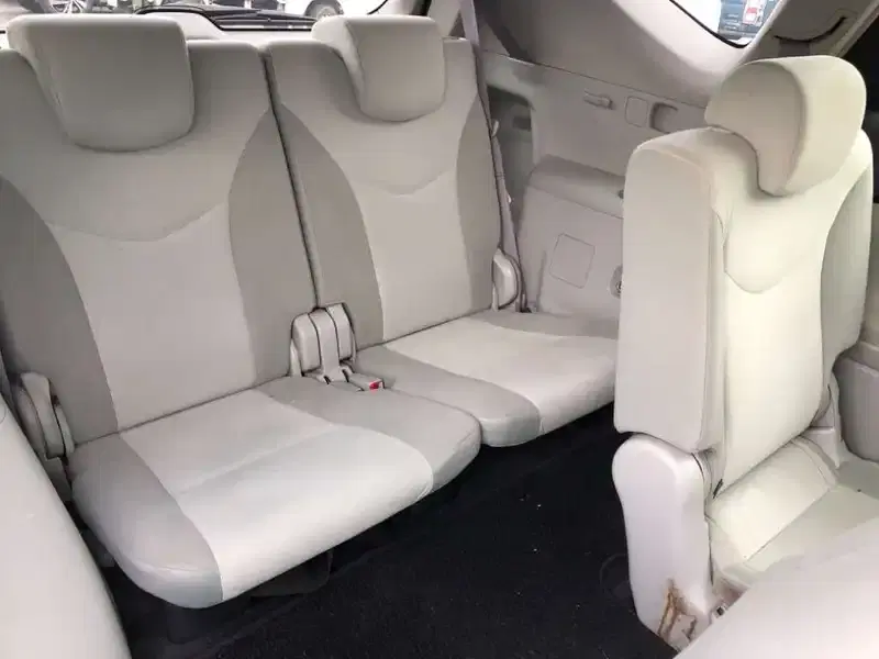 TOYOTA PRIUS ALPHA S Image 9