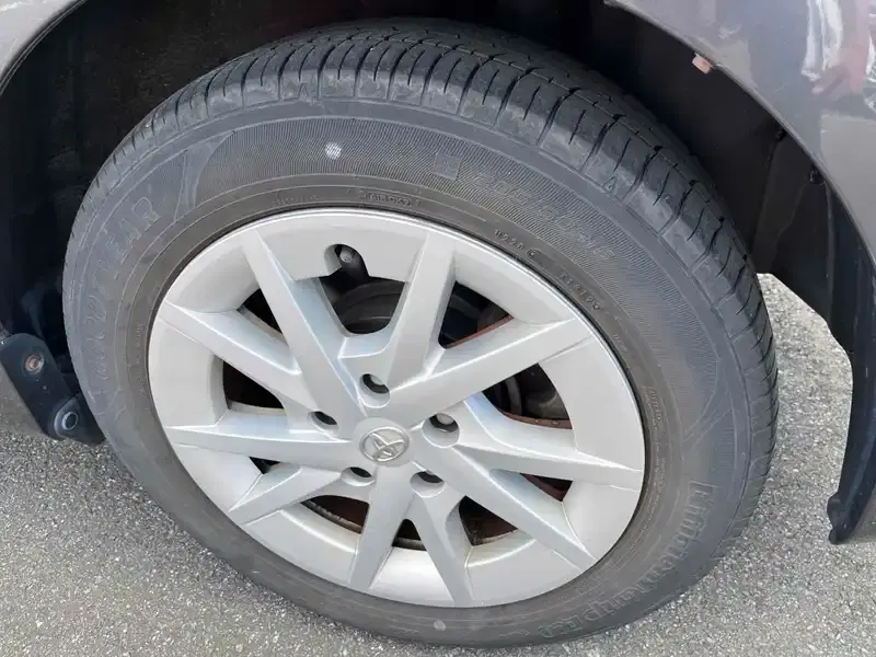 TOYOTA PRIUS ALPHA S Image 24