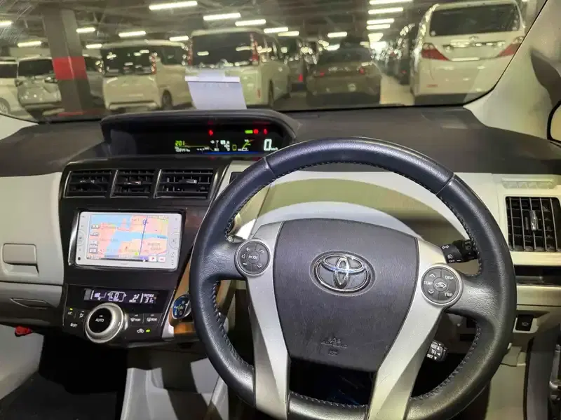 TOYOTA PRIUS ALPHA G CRUISE Image 9