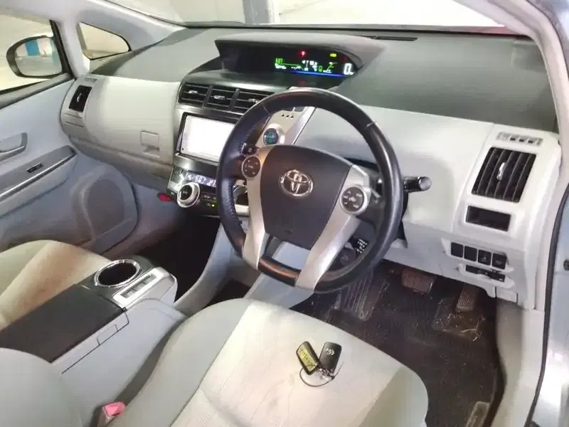 TOYOTA PRIUS ALPHA G CRUISE Image 3
