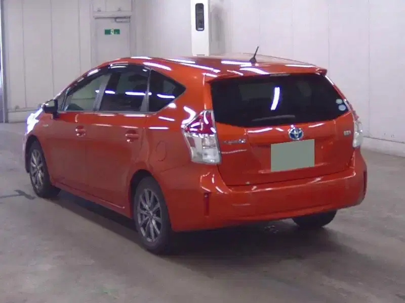 TOYOTA PRIUS ALPHA G Image 2