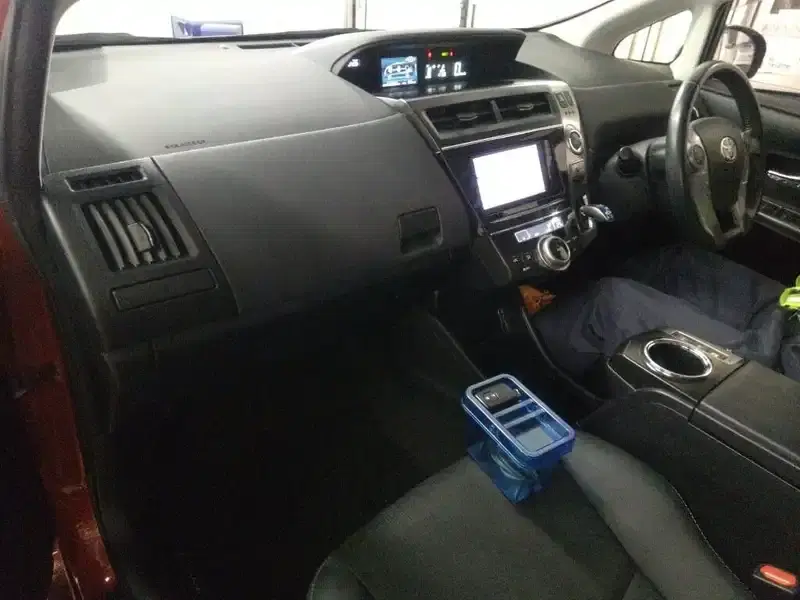TOYOTA PRIUS ALPHA G Image 3